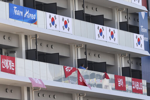 ▲▼▼南韓在選手村掛的橫幅引發日方不滿  。（圖／達志影像／美聯社）