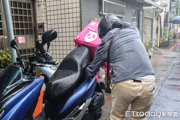 ▲台北市午後陣雨。（圖／記者林敬旻攝）