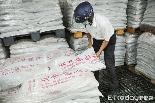 ▲▼颱風,防颱準備,沙袋,防淹水,防颱措施,沙包。（圖／記者周宸亘攝）