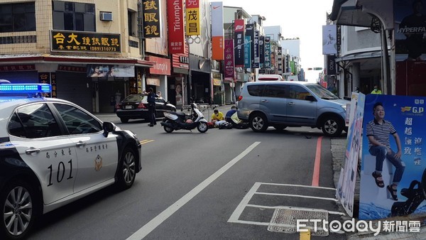 ▲▼台東市中華路一段、復興路口車禍，2女受傷急救。（圖／記者楊漢聲翻攝）
