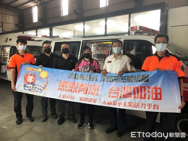 ▲台南市消防局獲愛心企業與人士，捐贈救護車隔離艙7座，讓救護人員防疫更安全。（圖／記者林悅翻攝，下同）