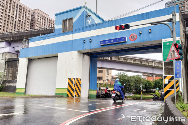 ▲烟花颱風來襲前夕，台北市水門防汛現況。（圖／記者林敬旻攝）