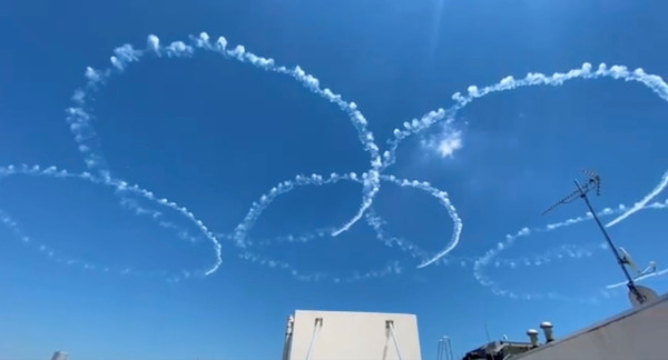 ▲▼      日本航空自衛隊將出動飛行表演隊，在空中畫出奧運5環，       。（圖／路透）