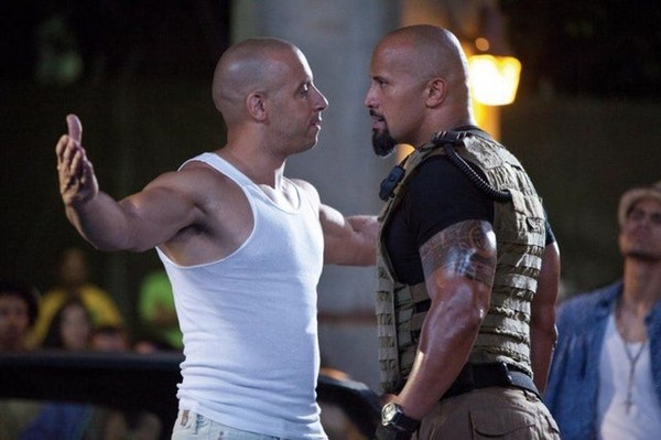 ▲▼好萊塢兩大肌肉硬漢馮迪索（Vin Diesel）和巨石強森（Dwayne Johnson）在拍攝《玩命關頭8》時爆不合。（圖／劇照）