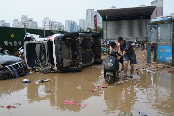 網推電動車「水陸兩棲」會是洪災唯一解　鄉民中肯回應：沒電充怎麼開（圖／CFP視覺中國）