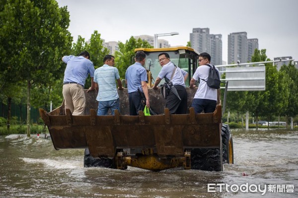 ▲▼河南省暴雨造成多地嚴重水患。（圖／河南網友提供）