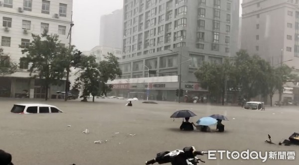 ▲▼河南省暴雨造成多地嚴重水患。（圖／河南網友提供）