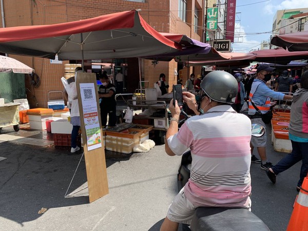 ▲高雄傳統市場27日起採人流總量管制、有條件開放內用 。（圖／高雄市府經發局提供）