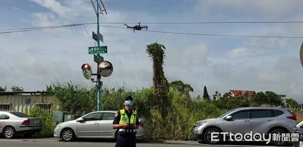 ▲花蓮吉安機車與自小客車同向發生擦撞。（圖／吉安警分局提供，下同）