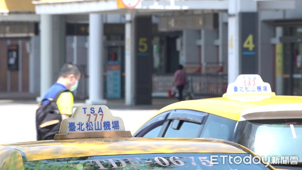 ▲▼松機疫情期間離島航班,松山機場,計程車,排班司機,新冠肺炎, Covid19     。（圖／記者劉亮亨攝）