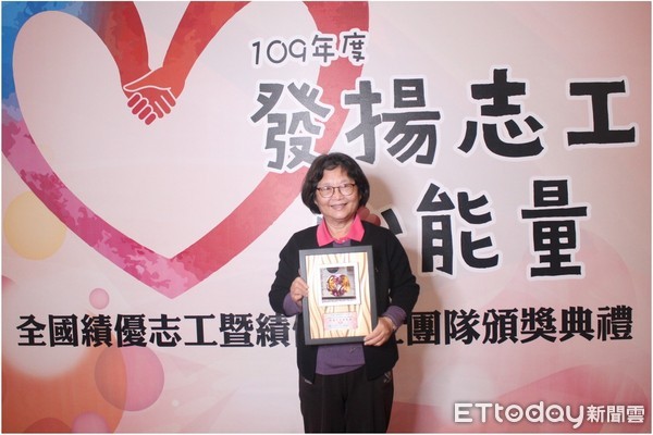 ▲何香蓮老師榮獲110年度教育奉獻獎 。（圖／嘉義市政府提供）