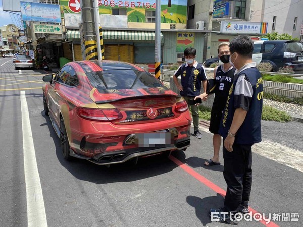 ▲疫情三級警戒期間，台南市安南區新吉工業區及台南科技工業區2處各發生汽機車聚競速，警方依法查處告發送辦。（圖／記者林悅翻攝，下同）