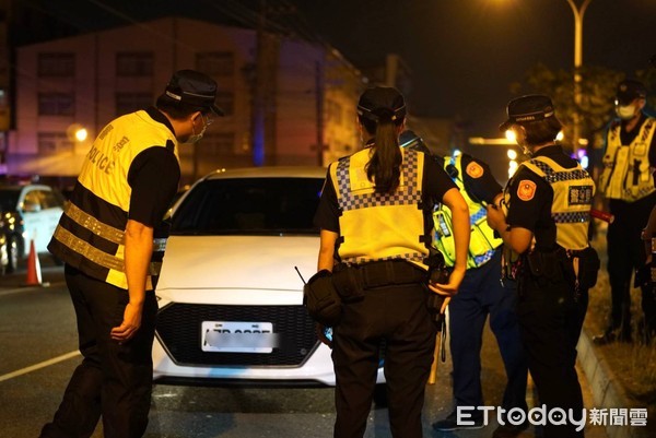 ▲疫情三級警戒期間，台南市安南區新吉工業區及台南科技工業區2處各發生汽機車聚競速，警方依法查處告發送辦。（圖／記者林悅翻攝，下同）