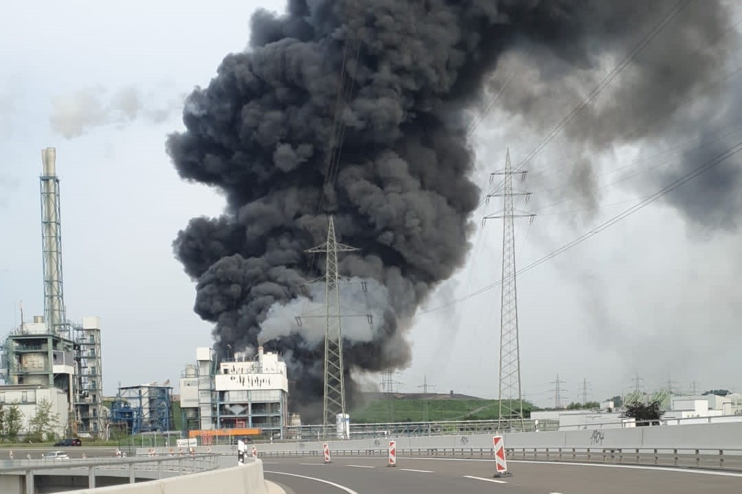 ▲▼ 德國一家化學工廠發生爆炸。（圖／翻攝自Twitter／@Feuerwehr_Koeln）