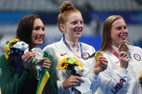 ▲▼ 美國阿拉斯加17歲少女賈柯比（Lydia Jacoby）27日在東京奧運女子100公尺蛙式摘金 。（圖／路透）