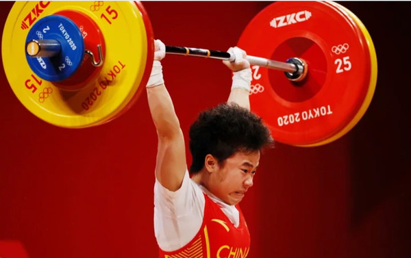 奧運女子舉重49公斤級中國金牌選手侯志慧，遭印媒爆被要求留在日本進行藥檢。（翻攝自中新網）