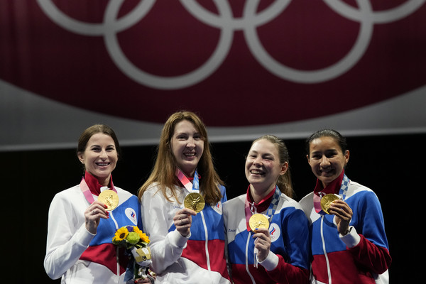 ▲▼俄羅斯奧會代表隊在女子團體鈍劍擊劍比賽獲得金牌。（圖／達志影像／美聯社）