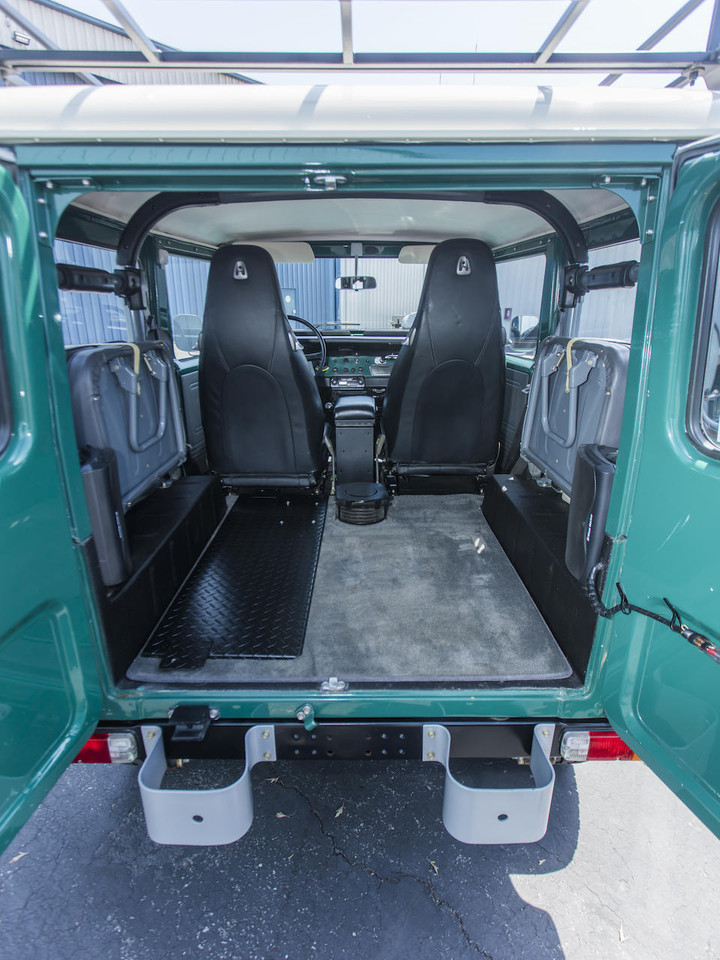 ▲1980 TOYOTA FJ40硬頂短軸雙門 LAND CRUISER。（圖／翻攝Bonhams）