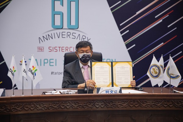 ▲台北市長柯文哲和休士頓市長席維斯特‧透納簽署重申友好關係協議。（圖／北市府提供）