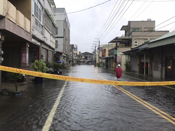 ▲高雄湖內、路竹淹水    。（圖／記者洪靖宜翻攝）