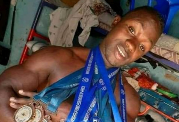 ▲▼東奧20歲烏干達舉重選手塞奇特列科（Julius Ssekitoleko）。（圖／翻攝自推特／@MwesigyeWalter）