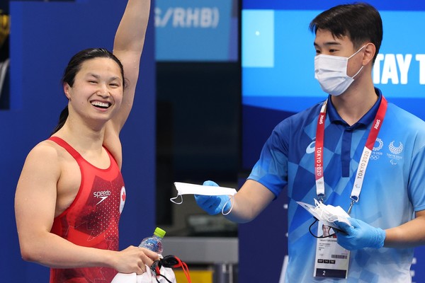 ▲▼加拿大華裔游泳選手麥克妮爾（Maggie Mac Neil）東京奧運拿下金牌。（圖／路透社）