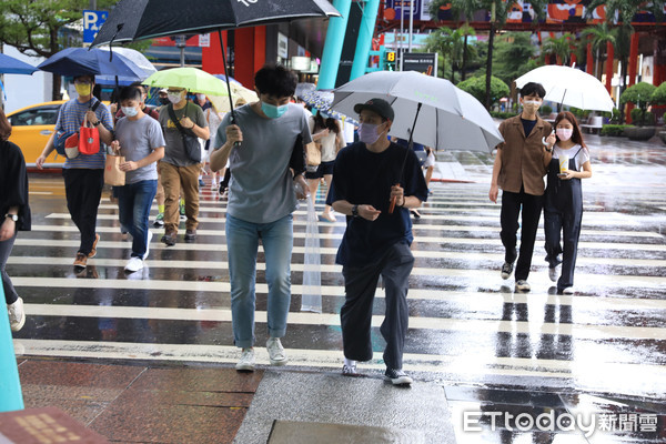 ▲▼信義區人潮。（圖／記者黃克翔攝）