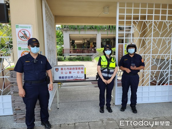 ▲全台疫情微解封，北市警為防疫情擴散木柵動物園入園採分流管制。（圖／記者張君豪翻攝）