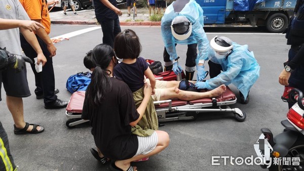 ▲▼       北市牯嶺街機車碰撞貨車     。（圖／記者黃彥傑攝）