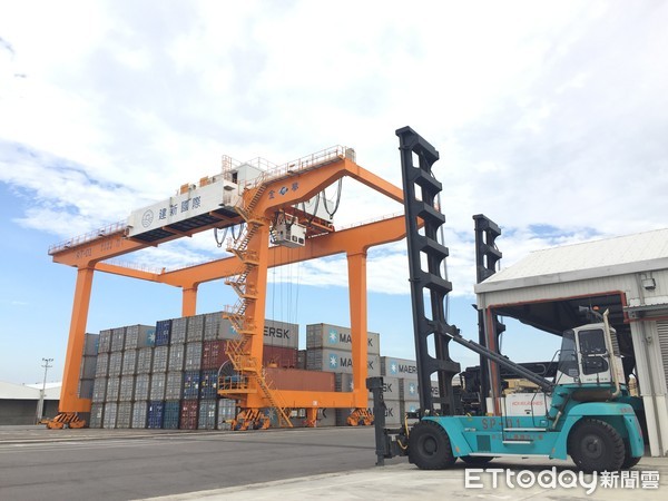 ▲建新國際在台中港的貨櫃場。（圖／建新國際提供）