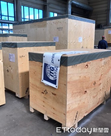 ▲中菲行德國ITG團隊於發貨商倉庫指導超大尺寸貨物包裝作業以達成最佳進艙效率。（圖／中菲行提供）