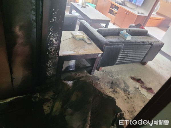 ▲台南市安南區長和路三段一處民宅，3日中午發生住宅縱火案，70歲林姓男子疑與家人發生糾紛，竟涉嫌潑汽油縱火洩憤，林嫌與其妻、兒子、兒媳等4人受傷送醫。（圖／記者林悅翻攝，下同）