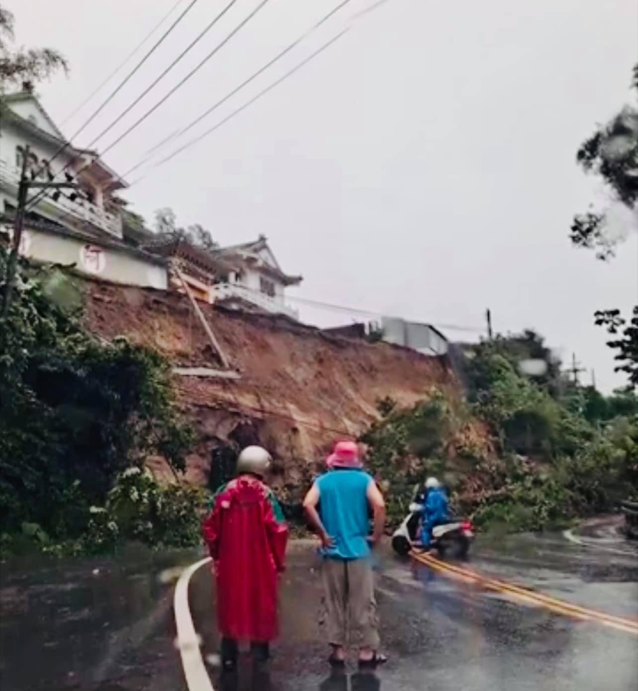 ▲竹122線24K傳出土石崩塌。（圖／翻攝自Facebook／張益生）