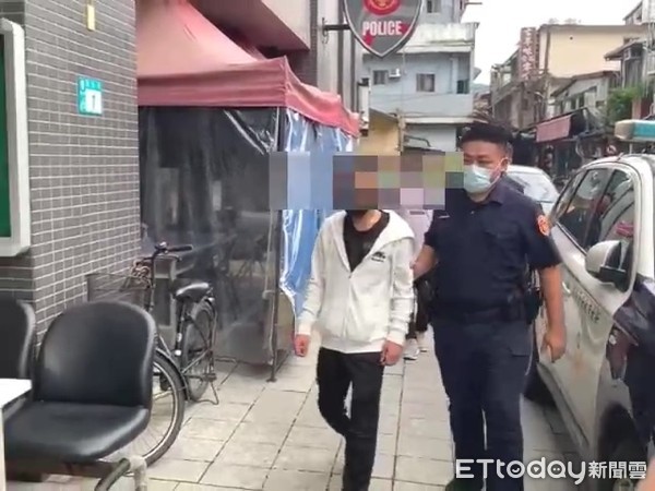 ▲許姓男子涉嫌圍毆酒後放鞭炮的簡姓友人3人全被警方逮捕。（圖／記者張君豪翻攝）