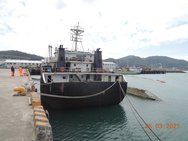 ▲▼       連江地檢署拍賣越界抽砂船      。（圖／翻攝馬祖日報）