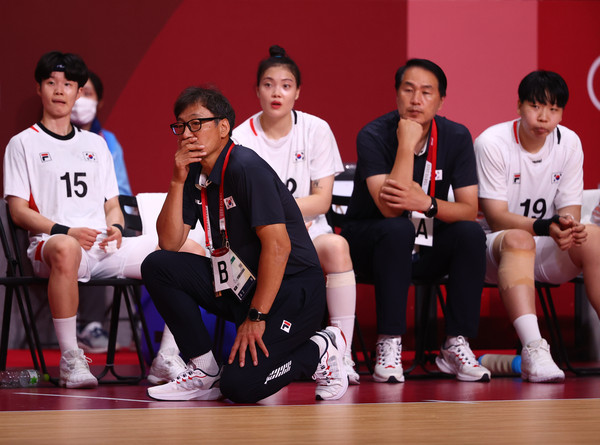 ▲▼南韓女子手球代表隊教練姜在元（강재원）嚴重辱罵選手，被南韓網友出征。（圖／路透）