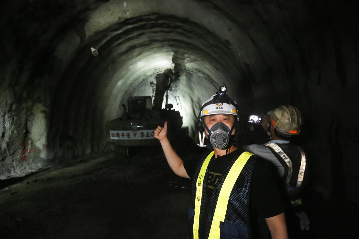 ▲邰智源體驗隧道開挖工程。（圖／翻攝自Facebook／邰智源 邰邰的第一個家）