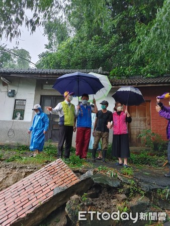 ▲彰化八卦山路面坍塌。（圖／彰化市民代表韓德生提供及彰化市長林世賢提供）