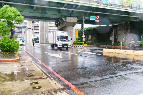 ▲▼因應熱帶低壓帶來豪雨，新北市開放水門周邊停車。（圖／新北市府提拱）