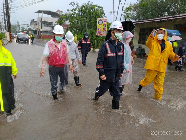 ▲盧碧颱風西南氣流致降雨劇烈 高市首長總動員、召開工作會議  。（圖／高市府提供）