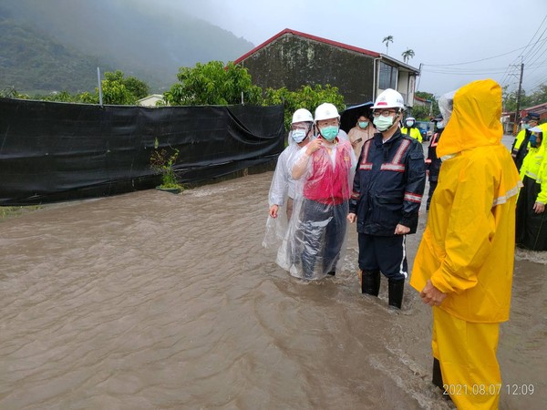 ▲盧碧颱風西南氣流致降雨劇烈 高市首長總動員、召開工作會議  。（圖／高市府提供）