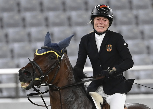 ▲▼德國女子現代五項選手史勒（Annika Schleu）馬術項目因馬匹不願配合導致成績掛零。（圖／達志影像／美聯社）