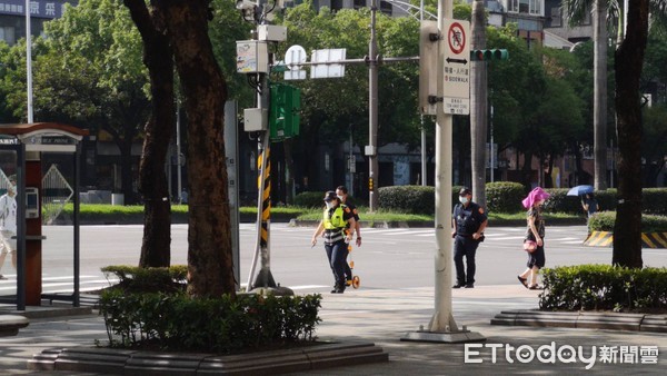 ▲▼北市中華路、長沙街口8日發生一起車禍。（圖／記者黃彥傑攝）