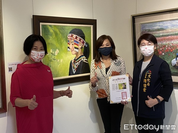 ▲ETtoday執董邱佩琳獲國際藝術協會美展大獎　淚憶恩師自勉「會好好創作」。（圖／記者白珈陽攝）