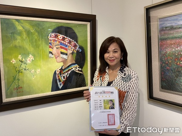 ▲ETtoday執董邱佩琳獲國際藝術協會美展大獎　淚憶恩師自勉「會好好創作」。（圖／記者白珈陽攝）