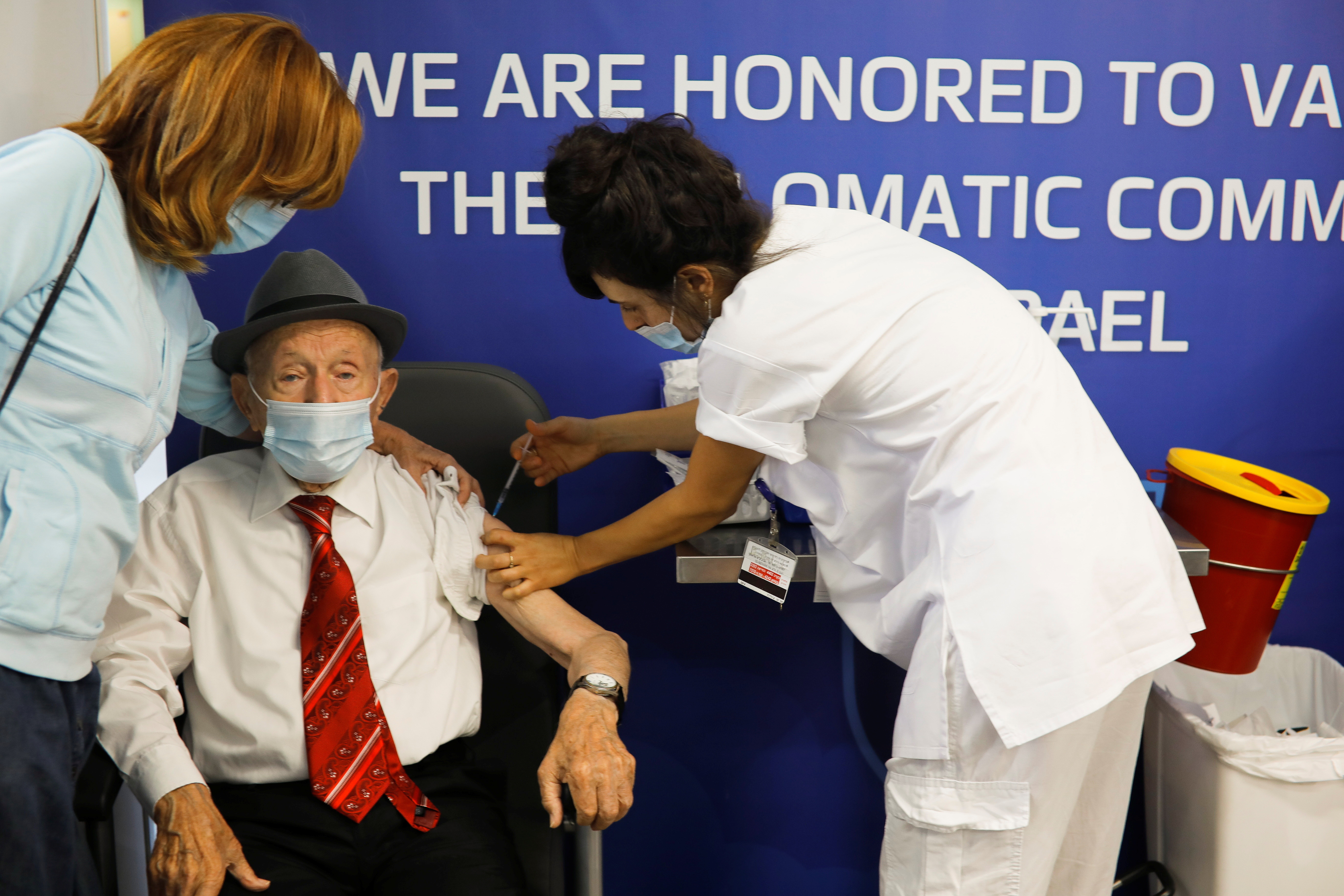 ▲▼以色列60歲以上長者追加接種第3劑疫苗，以抵禦具高傳染性的Delta變種病毒。（圖／路透）