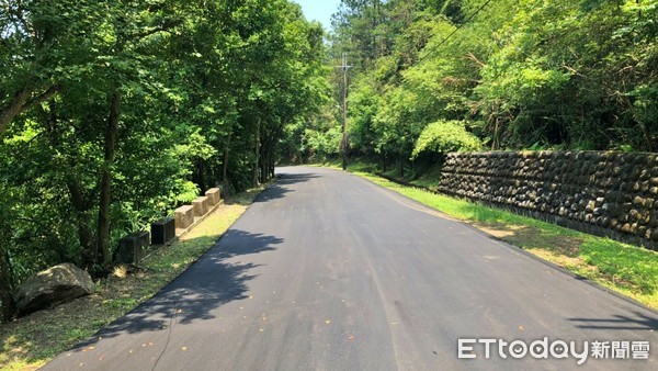 ▲新北汐止運筍農路大翻修 八連路坑洞不平改善完工。（圖／新北市農業局提供）