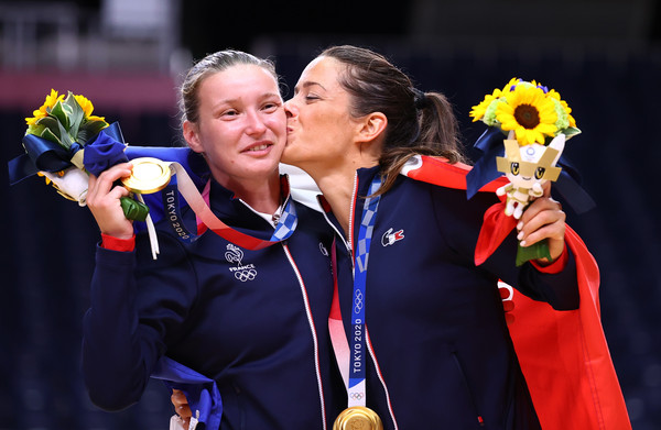 ▲▼  法國女子手球隊拿下東奧金牌           。（圖／路透）