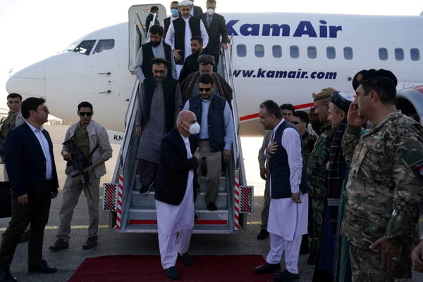 ▲▼阿富汗總統甘尼（Ashraf Ghani）飛到馬扎里沙里夫。（圖／路透）