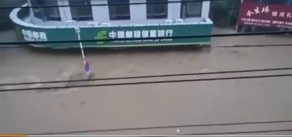 ▲▼湖北柳林鎮暴雨洪水。（圖／翻攝自微博）